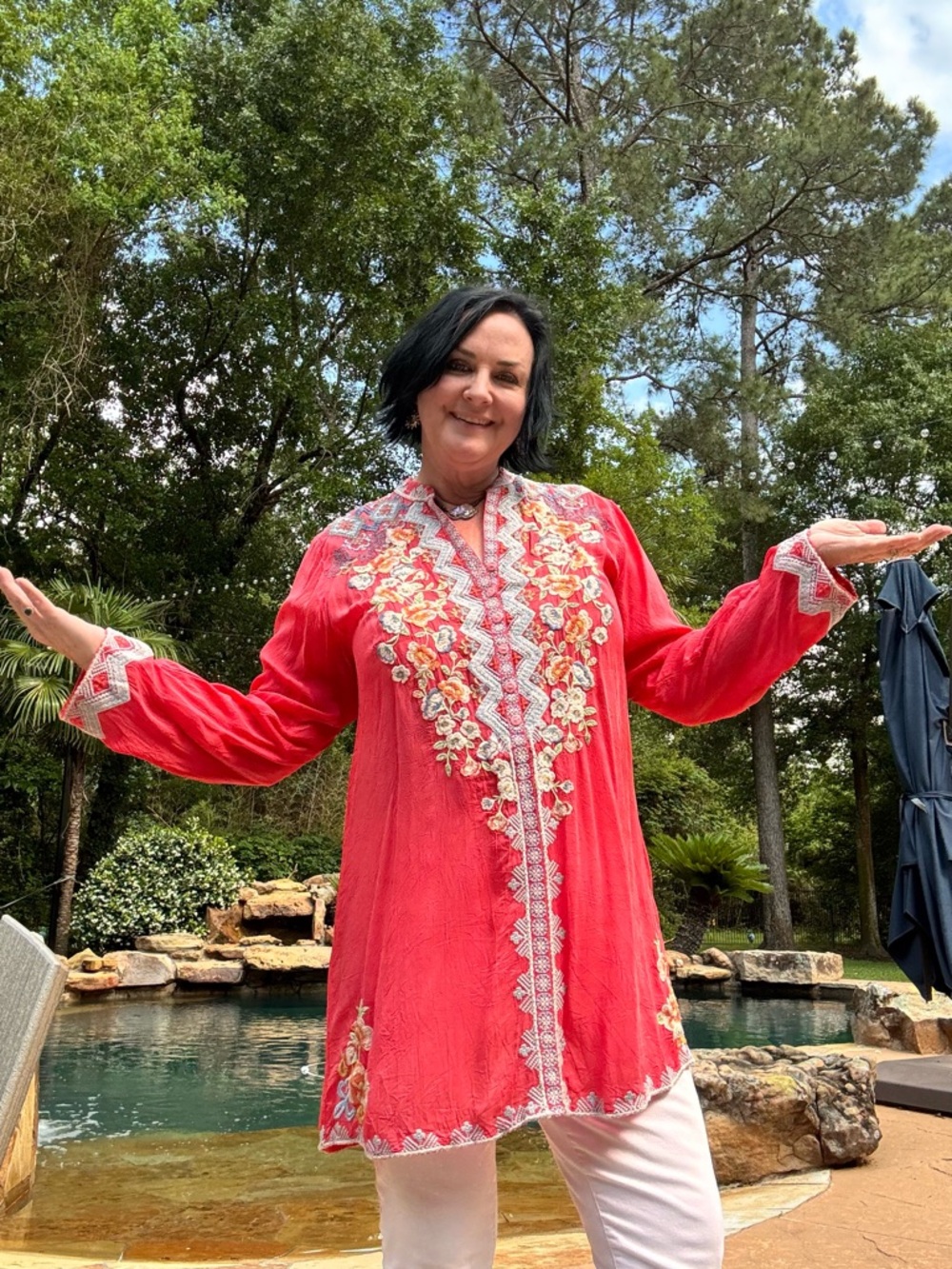 Women's Embroidered Coral Tunic Top (Johnny Was - size Large)